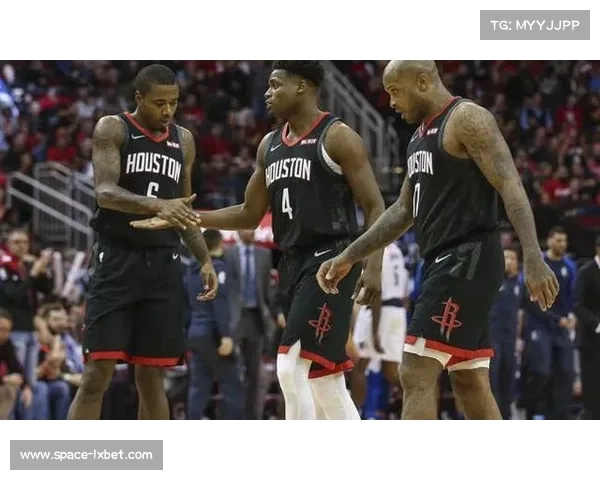 艾伦替补出场一记KO击倒德里德 成为温哥华赛场焦点引发热议