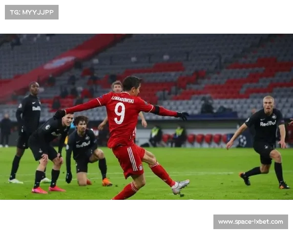 拜仁替补席因红牌判罚引发激烈反应 赛场一度混乱